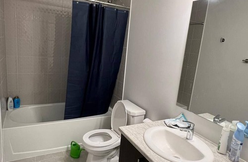 Ottawa Division House | 2 minutes from Hwy, free 2 cars parking, great for families visiting Ottawa.