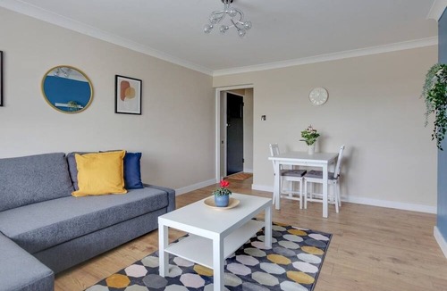 Harlow Apartment | Sleek and Modern 1-Bed Apartment in Harlow