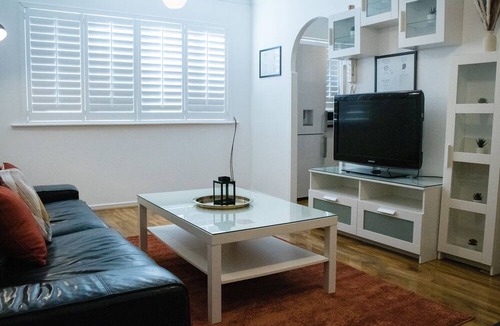 North End Apartment | Charming 2-Bed Fully Furnished Apartment in London