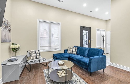 Landsdale House | Stylish 5bed Home Near DT/Hospitals/GO/Lake/TiCats