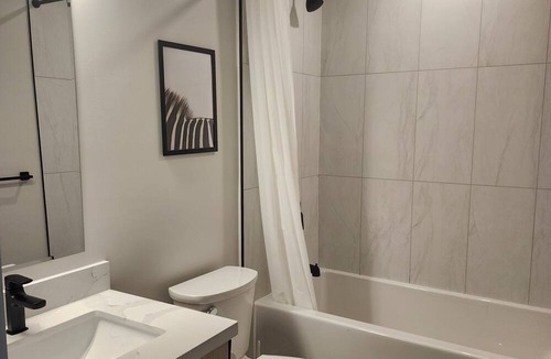 Kitchener Apartment | Trendy 1 Queen Bed Studio Prime Downtown location