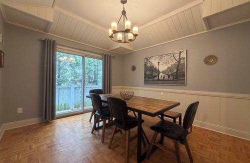 Historic Old Town House | Group Getaway by Wine Country
