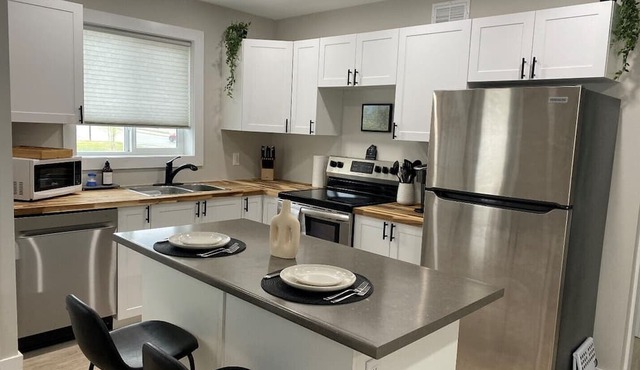 Cozy apartment in lovely Sioux Lookout with AC, WiFi, Netflix, Amazon Prime