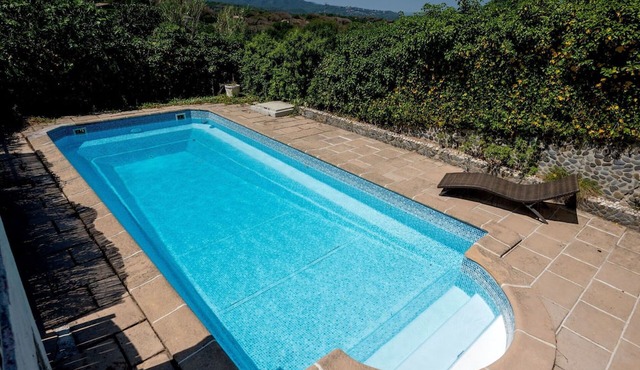 Stunning private villa for 8 people with private pool, WIFI, TV, patio and parking