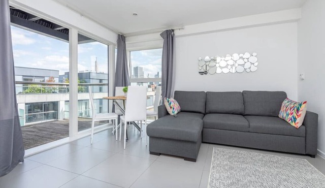 Clerkenwell Flat Near Old Street, Pet Friendly