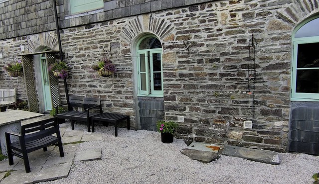 LINHAY BARN, family friendly, character holiday cottage in Callington