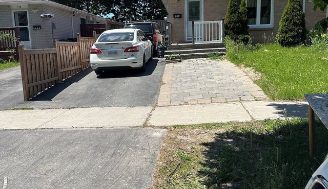 Spacious 3 BR main floor with back yard and free parking